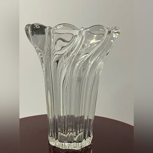 Mikasa Clear Peppermint Swirl Clear Crystal Vase 8" tall Retired pattern 2009